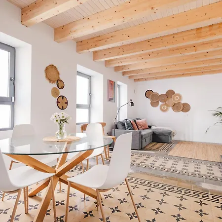 Charming Townhouse With Parking In *