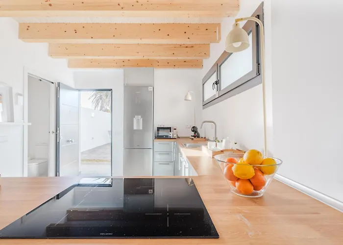 Сasa de vacaciones Charming Townhouse With Parking In
