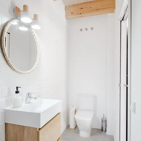 Charming Townhouse With Parking In Prázdninový dům