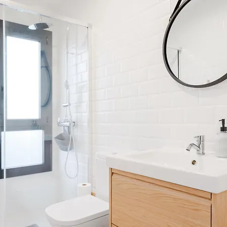 Charming Townhouse With Parking In