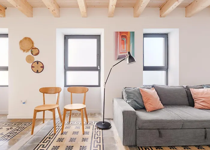 Charming Townhouse With Parking In Semesterbostad *