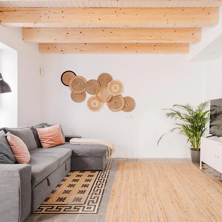 Σπίτι διακοπών Charming Townhouse With Parking In *