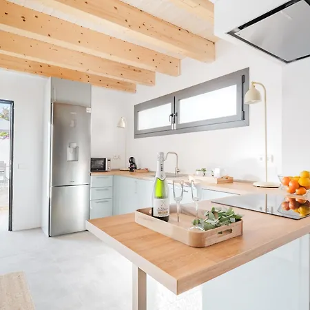 Charming Townhouse With Parking In Σαν Κριστόμπαλ ντε Λα Λαγούνα