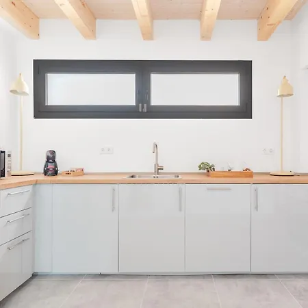 Charming Townhouse With Parking In Σπίτι διακοπών *
