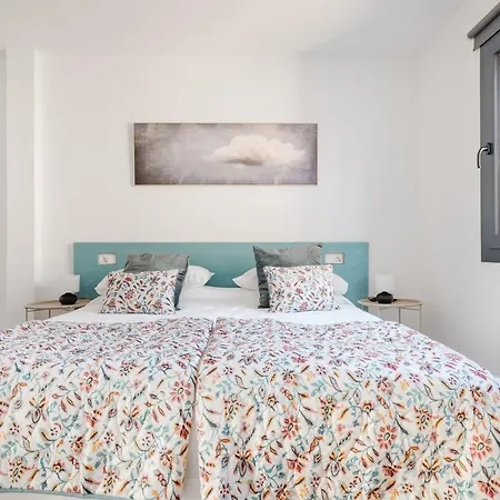 Charming Townhouse With Parking In *